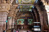 The great Chola temples of Tamil Nadu - The Sri Ranganatha Temple of Srirangam. Mandapa of the third courtyard (southern branch). 